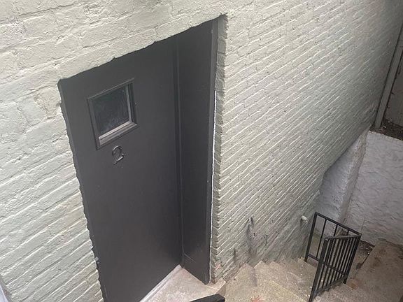 Apt 2 door