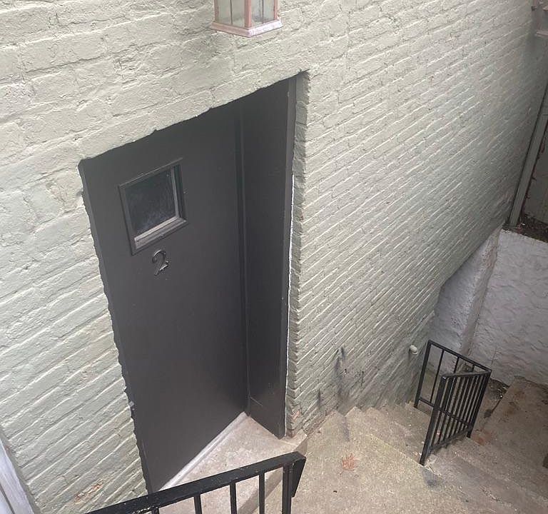 Apt 2 door