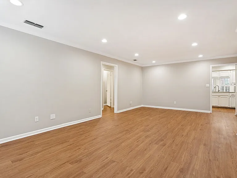 201 Ellwood St #109 — Photo 4