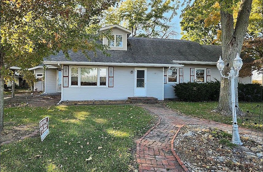 2599 N Thousand East Rd, Moweaqua, IL 62550 | Zillow