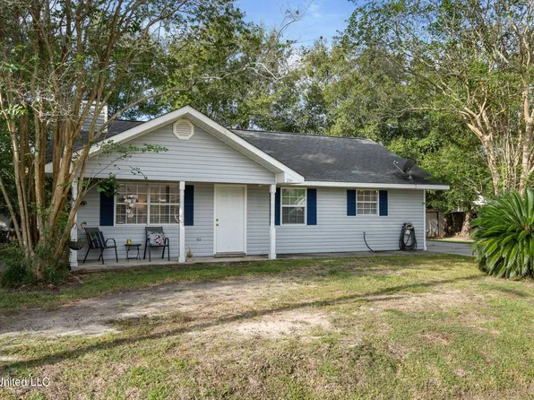 251 Pine Ridge Dr, Waveland, MS 39576