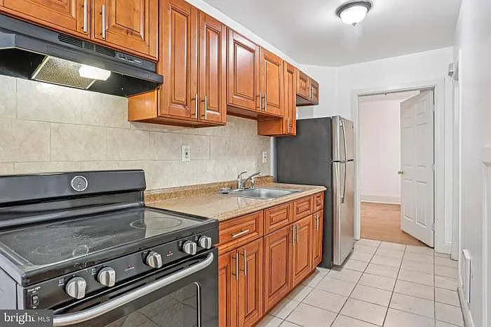1522 N Frazier St — Photo 4