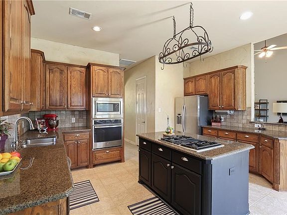 4th image of 3202 Fairfield Ln