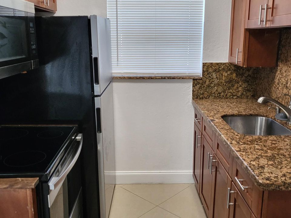 1st image of 1200 SW 37th Ave #2