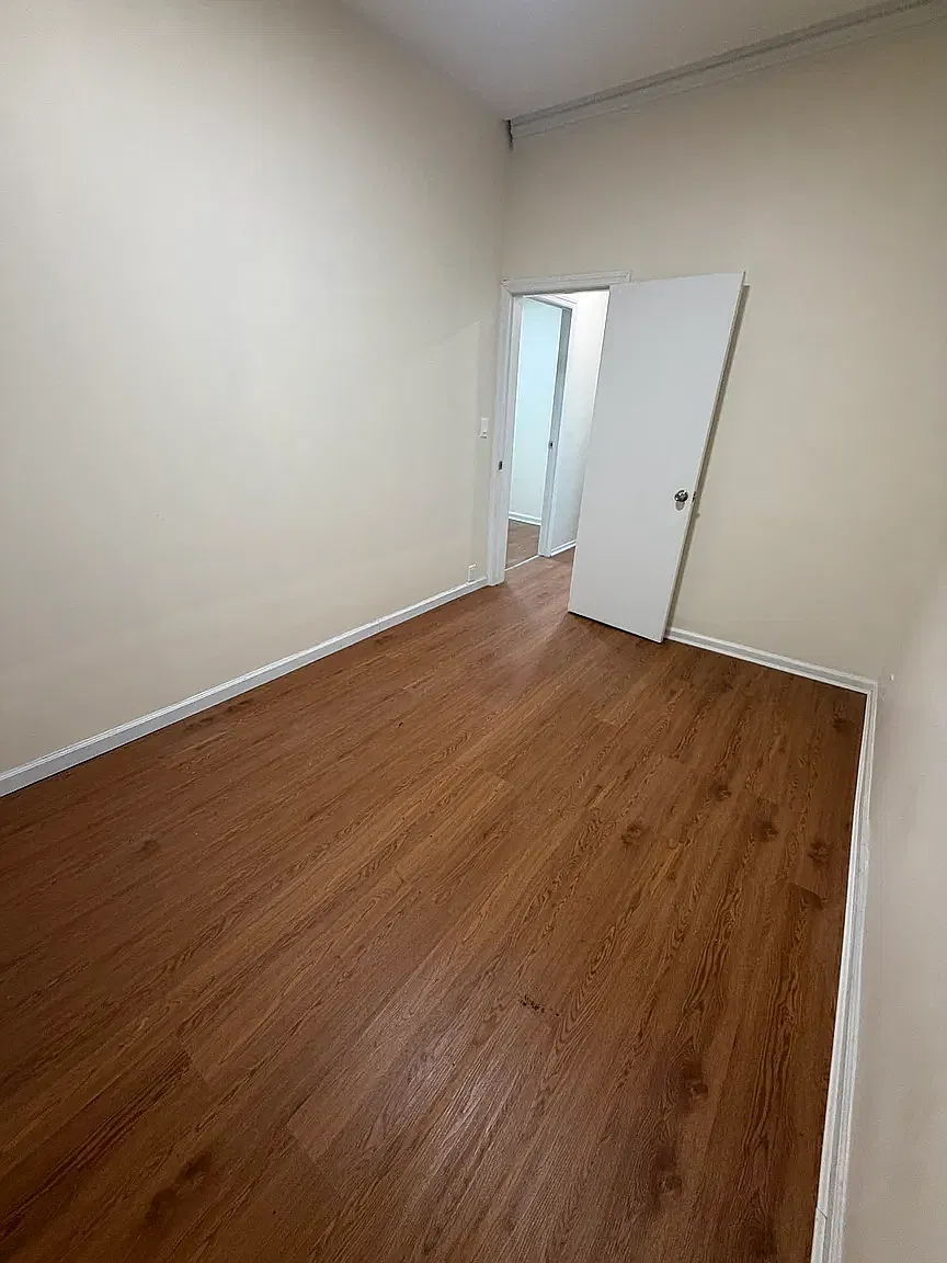 93 Mcguinness Boulevard — Photo 4
