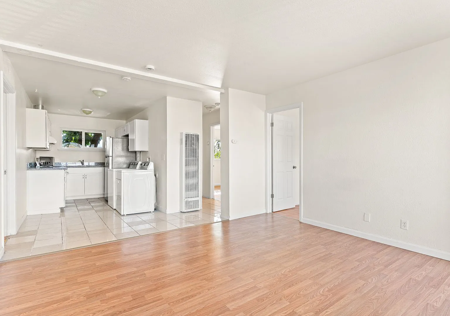Spacious 4-Bed Oakland Unit w/ In-Unit Laundry & Gated Parking — Photo 3