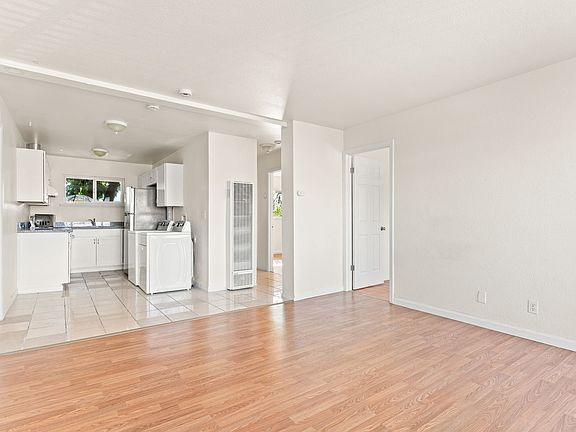 3rd image of 10100 Walnut St APT 3