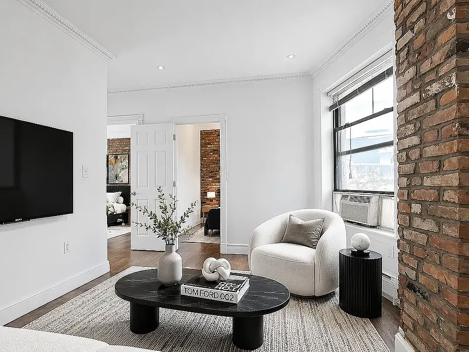 107 Christopher St #16