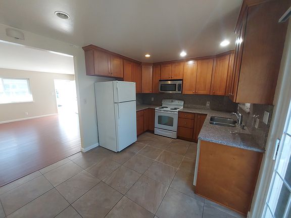2nd image of 4398 Hamilton Ave APT A