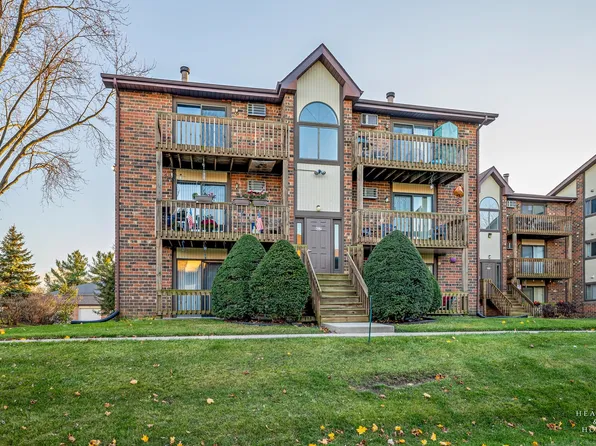 417 Berkshire Dr APT 36, Crystal Lake, IL 60014