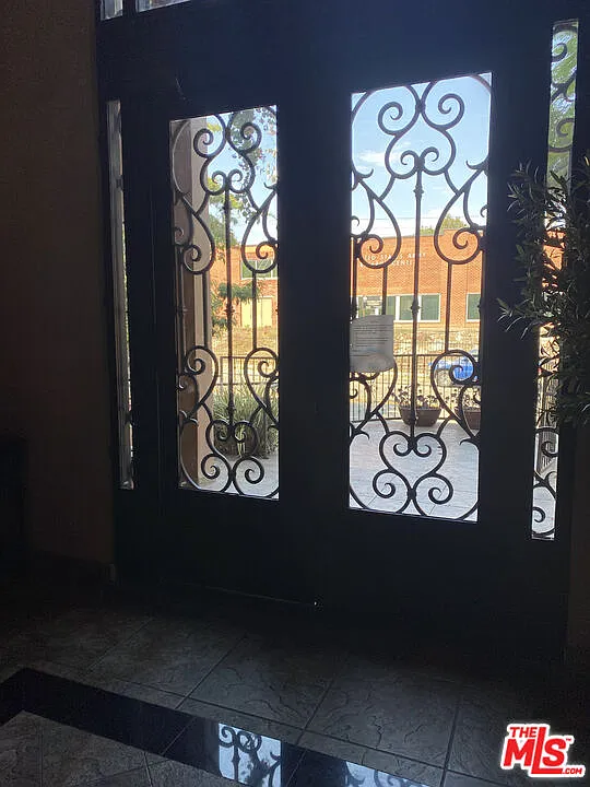3 bed, 3.0 bath, 1443 sqft, $4,450 — Photo 4