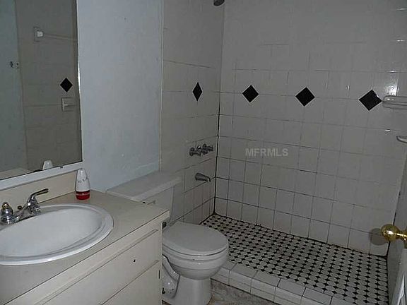 5th image of 1120 W Walnut St