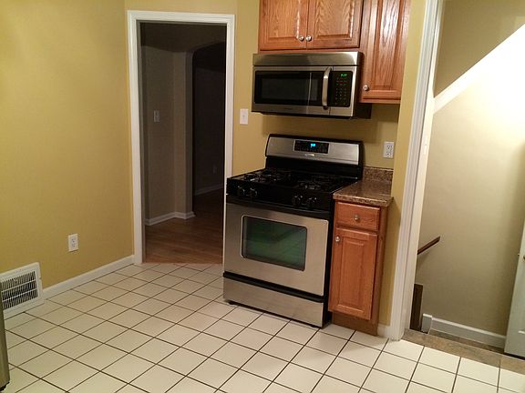 5th image of 541 Oakmoor Ave