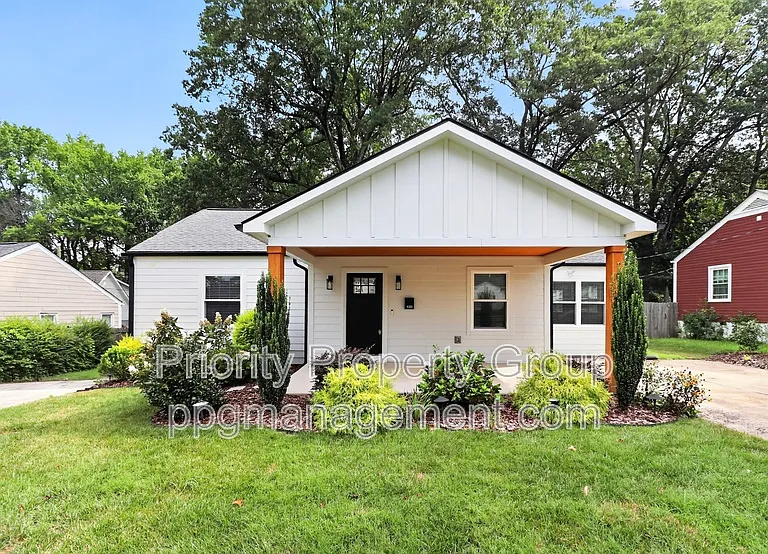 1033 Drummond Ave — Photo 1