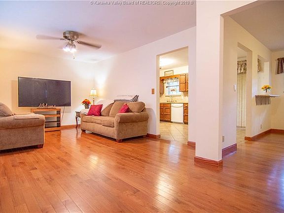 2nd image of 935 Harmony Ln