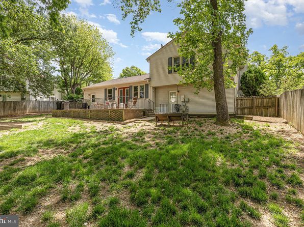 5810 Queens Gate Ct, Alexandria, VA 22303