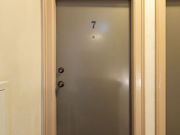 5th image of 1000 Oak St #7