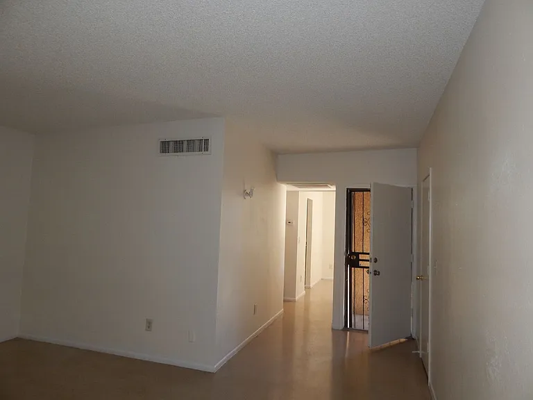 117 E Laguna St — Photo 6