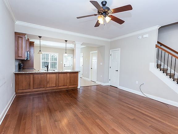 2nd image of 2704 Woodlawn Dr Unit 1