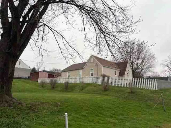 8 Bryant St, Westover, WV 26501