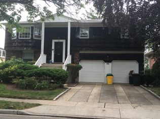 549 Golf Dr, Valley Stream, NY 11581