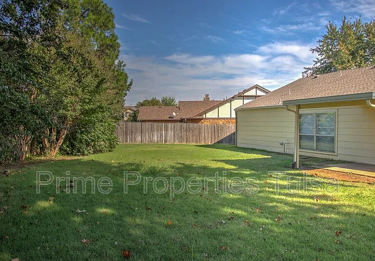 7907 E 80th St — Photo 25