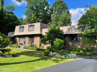 27 Schuyler Hills Rd, Loudonville, NY 12211