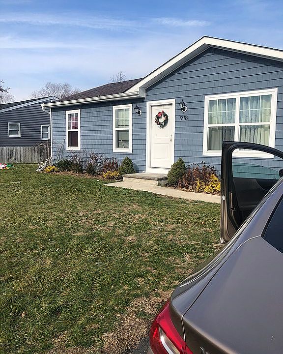 1st image of 918 Clubhouse Dr