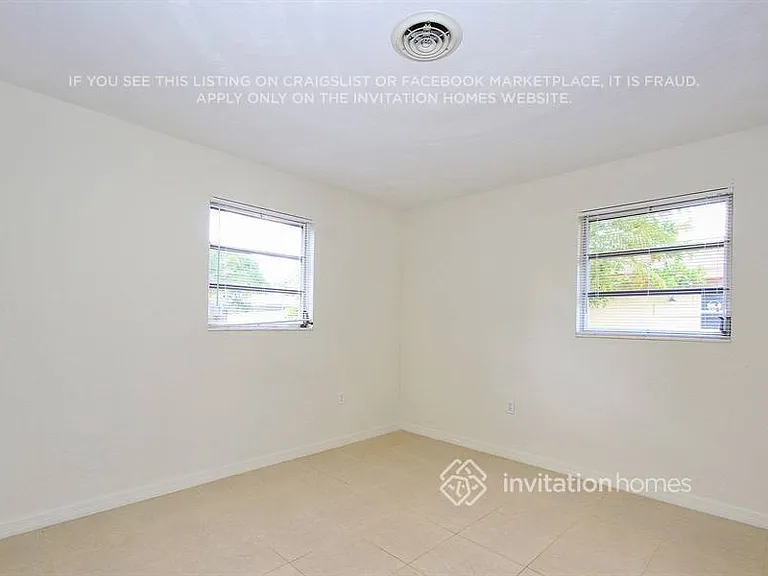 2449 Chandler Ave — Photo 9