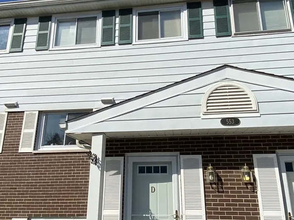 553 W Park Ave APT D, Libertyville, IL 60048