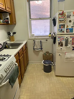 Rented by Standard Living Realty Inc | media 8