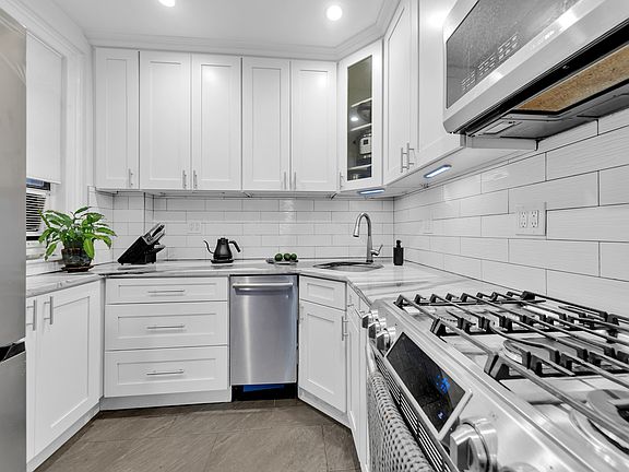 4th image of 175 W 73rd St APT 4A