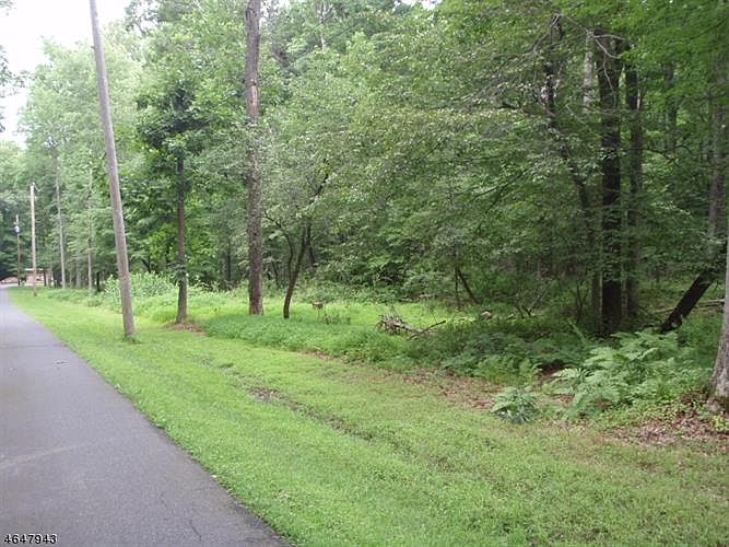 2nd image of 4 Country Ln