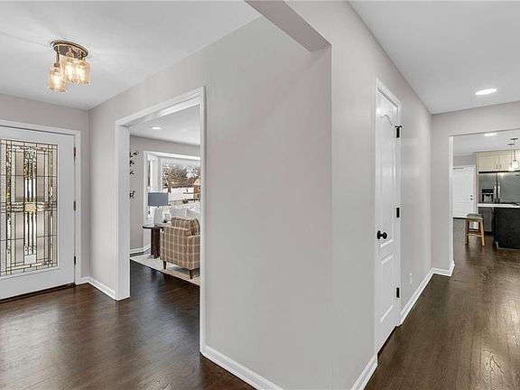5th image of 2000 W 92nd St