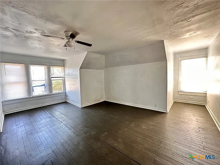 1010 Academy St — Photo 14