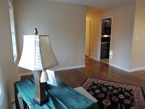 bright amd cheerful living room