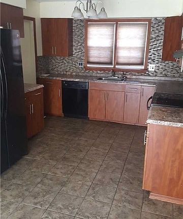 3rd image of 145 Park Ln