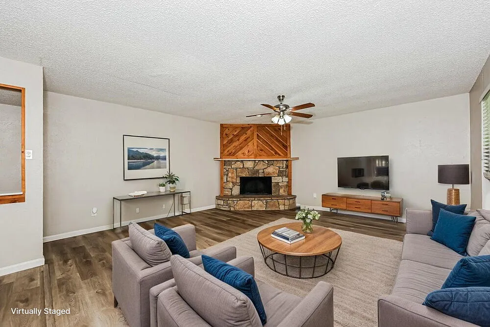 3 bed, 2.0 bath, 1228 sqft, $2,075 — Photo 3