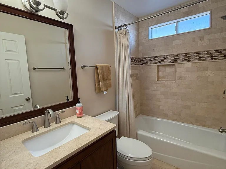 4032 E Hartford Ave — Photo 16
