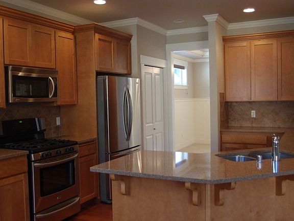 2nd image of 924 Secord Ct