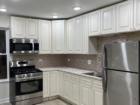 3rd image of 1419 Wesley Ave #1