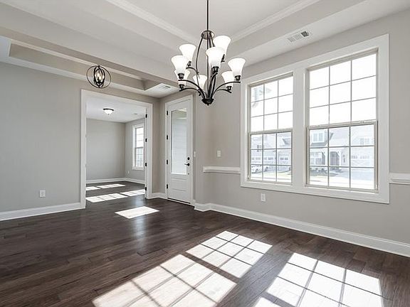 5th image of 136 Iron Oak Ct