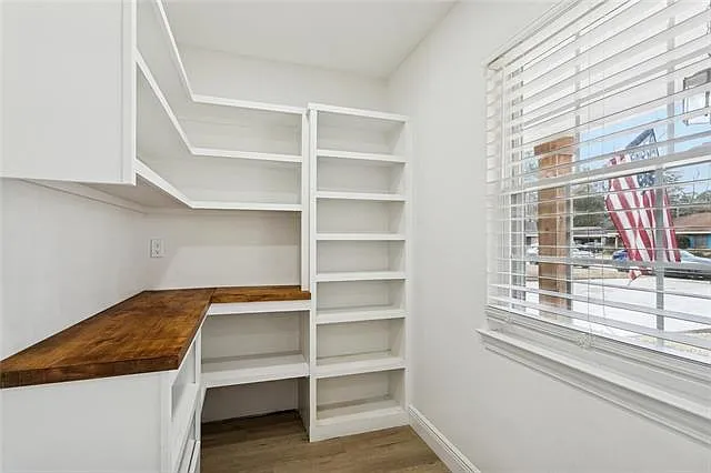110 N Dabney Dr — Photo 22