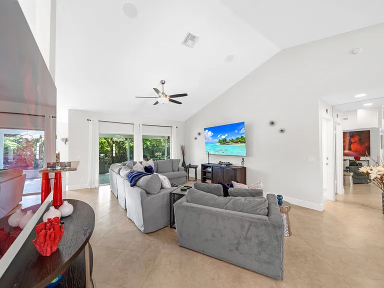 13064 Meadowbreeze Dr — Photo 5