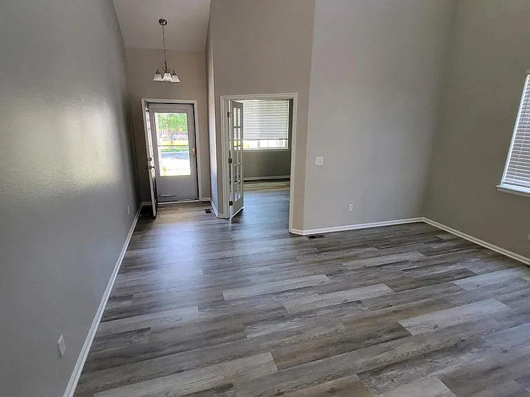 11581 E 118th Ave — Photo 8