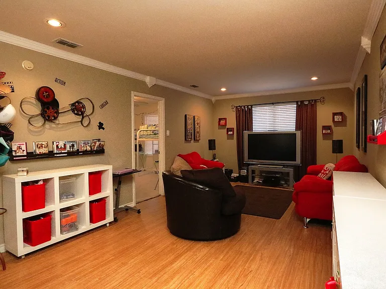7813 Kingshire Dr — Photo 9