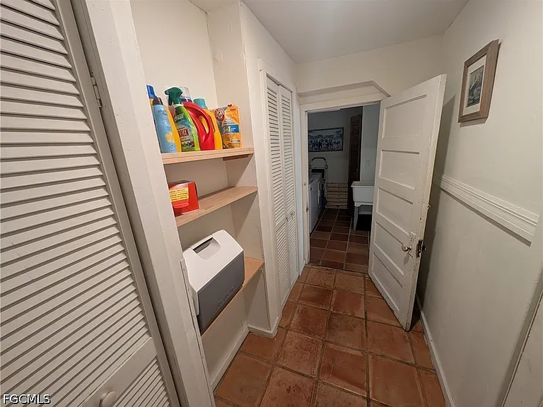 1637 Woodford Ave — Photo 25