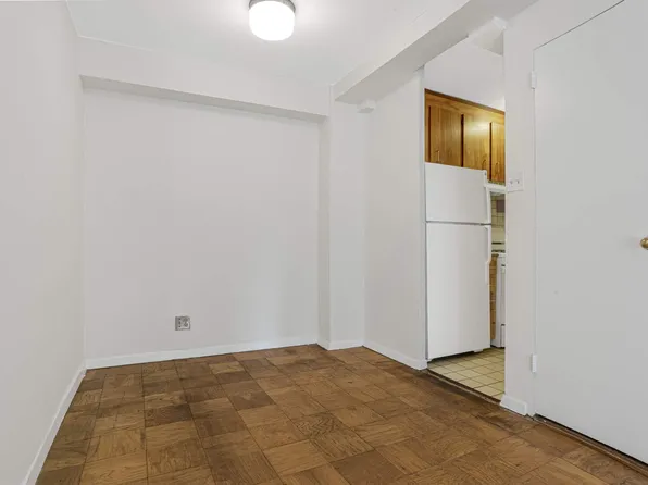 515 East 85th Street image 8 of 10