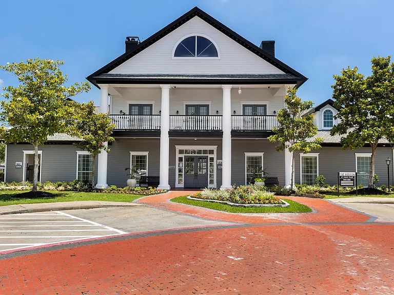Leasing Center