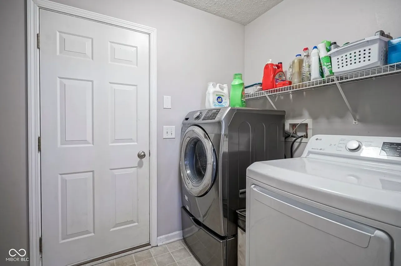 3 bed, 3.5 bath, 1844 sqft, $2,850 — Photo 2